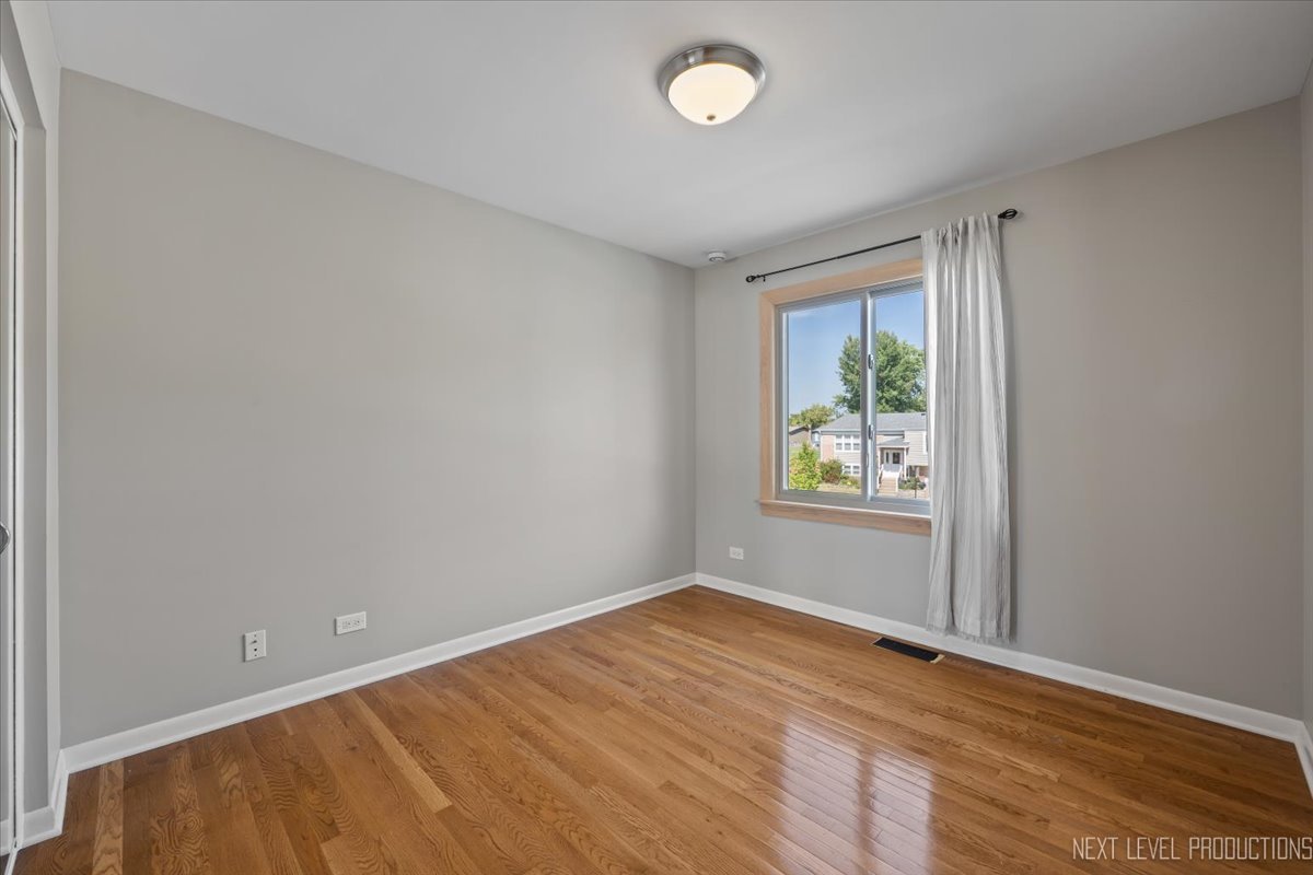 3011 Scenicwood Lane, Woodridge, IL 60517