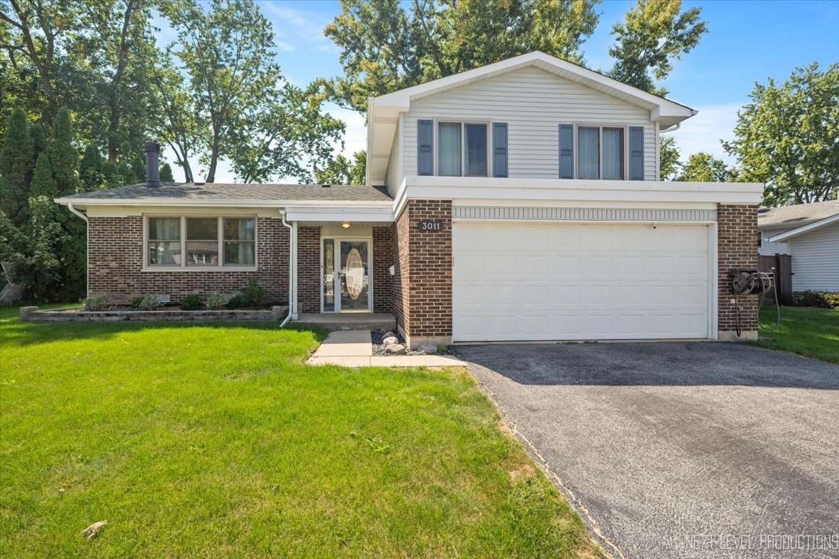 3011 Scenicwood Lane, Woodridge, IL 60517