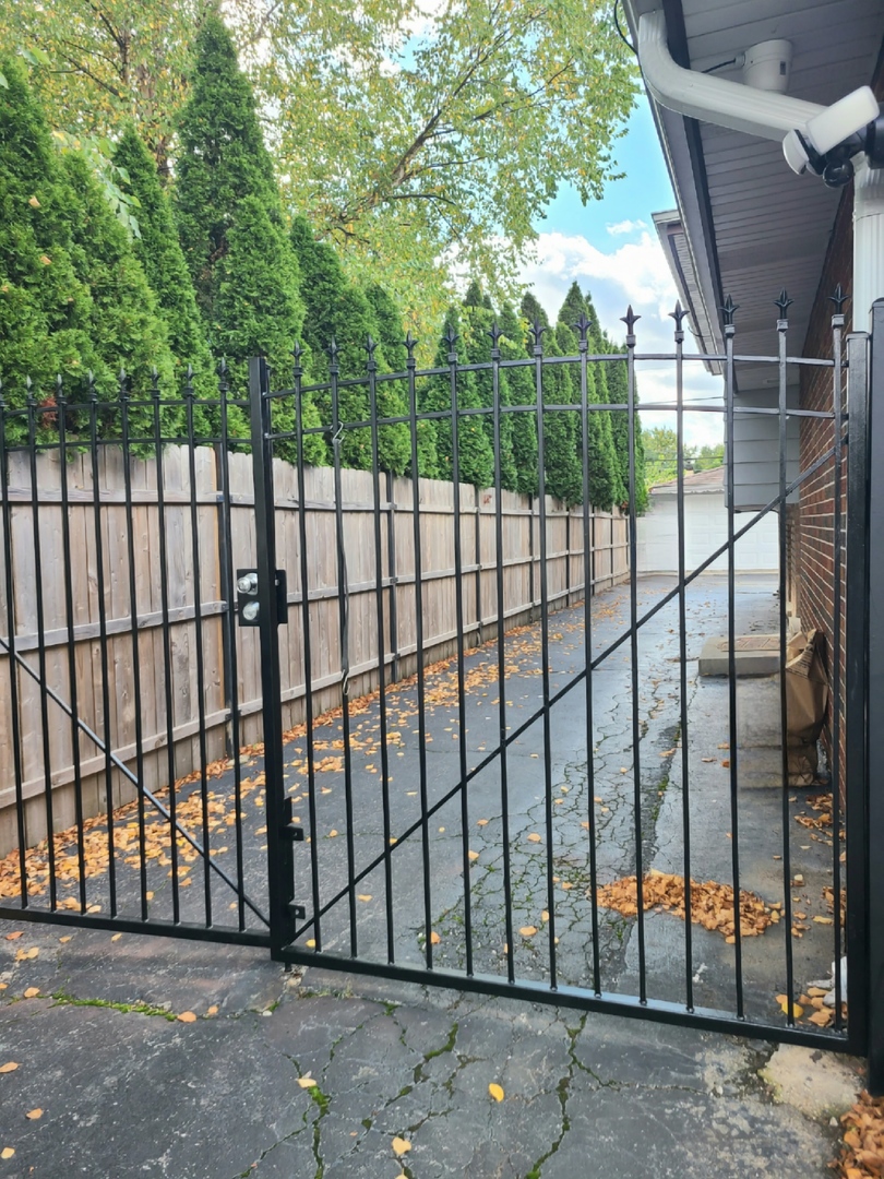 6437 W 82nd Street, Burbank, IL 60459