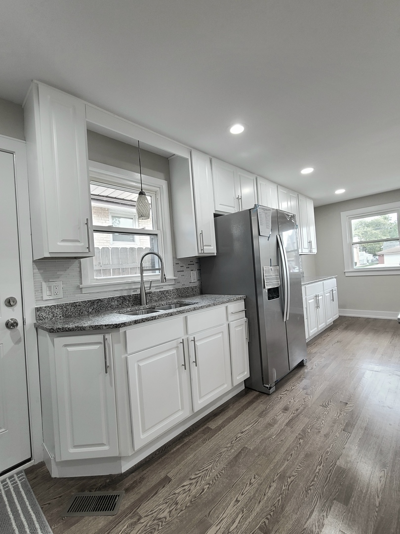 6437 W 82nd Street, Burbank, IL 60459