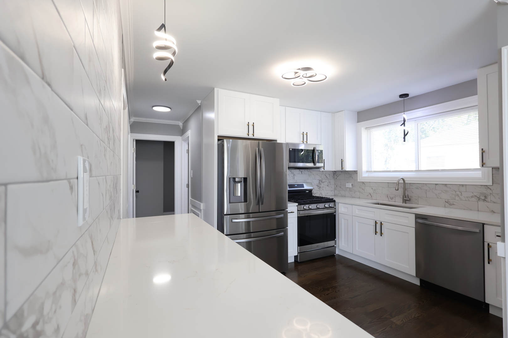 12526 HONORE Street, Calumet Park, IL 60827