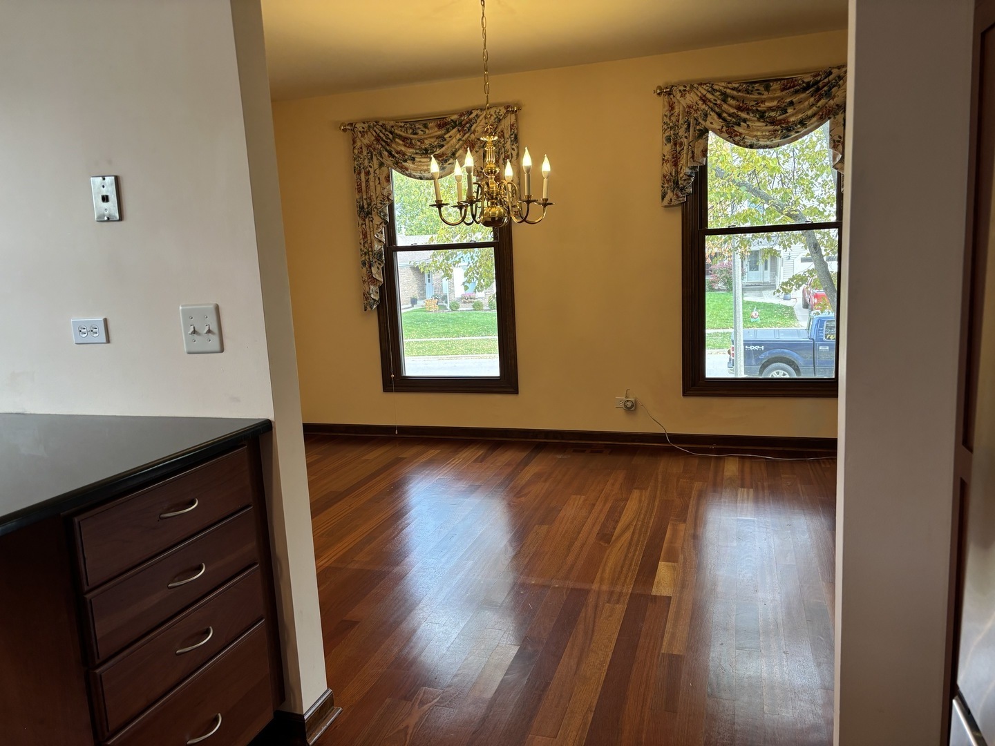 4950 Tarrington Drive, Hoffman Estates, IL 60010