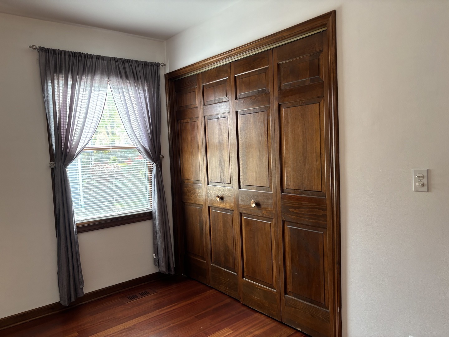 4950 Tarrington Drive, Hoffman Estates, IL 60010