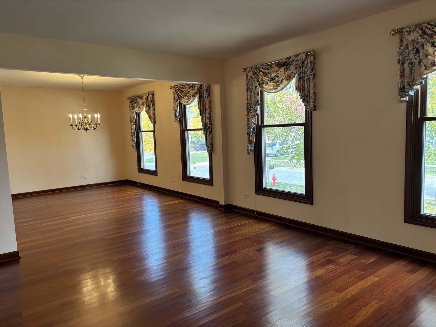 4950 Tarrington Drive, Hoffman Estates, IL 60010