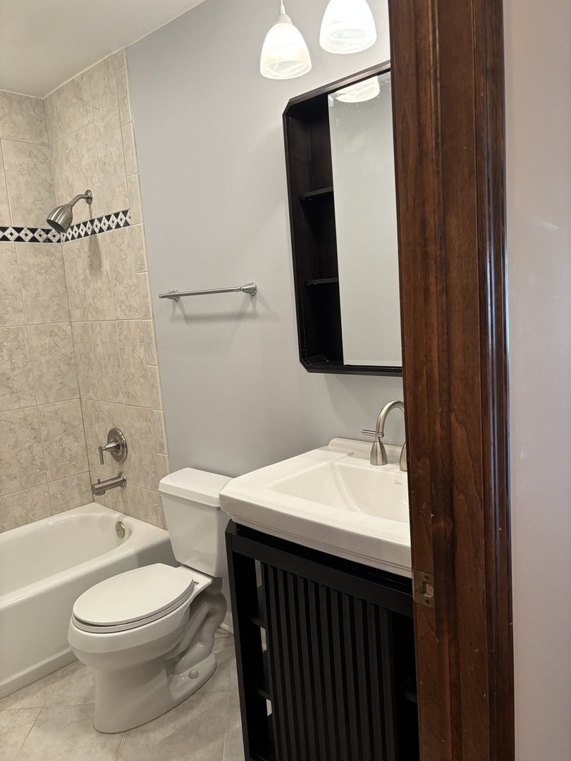 4950 Tarrington Drive, Hoffman Estates, IL 60010