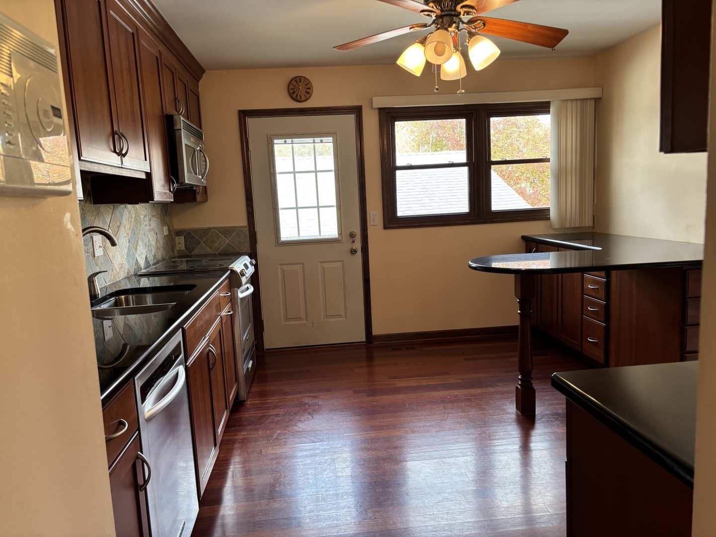 4950 Tarrington Drive, Hoffman Estates, IL 60010