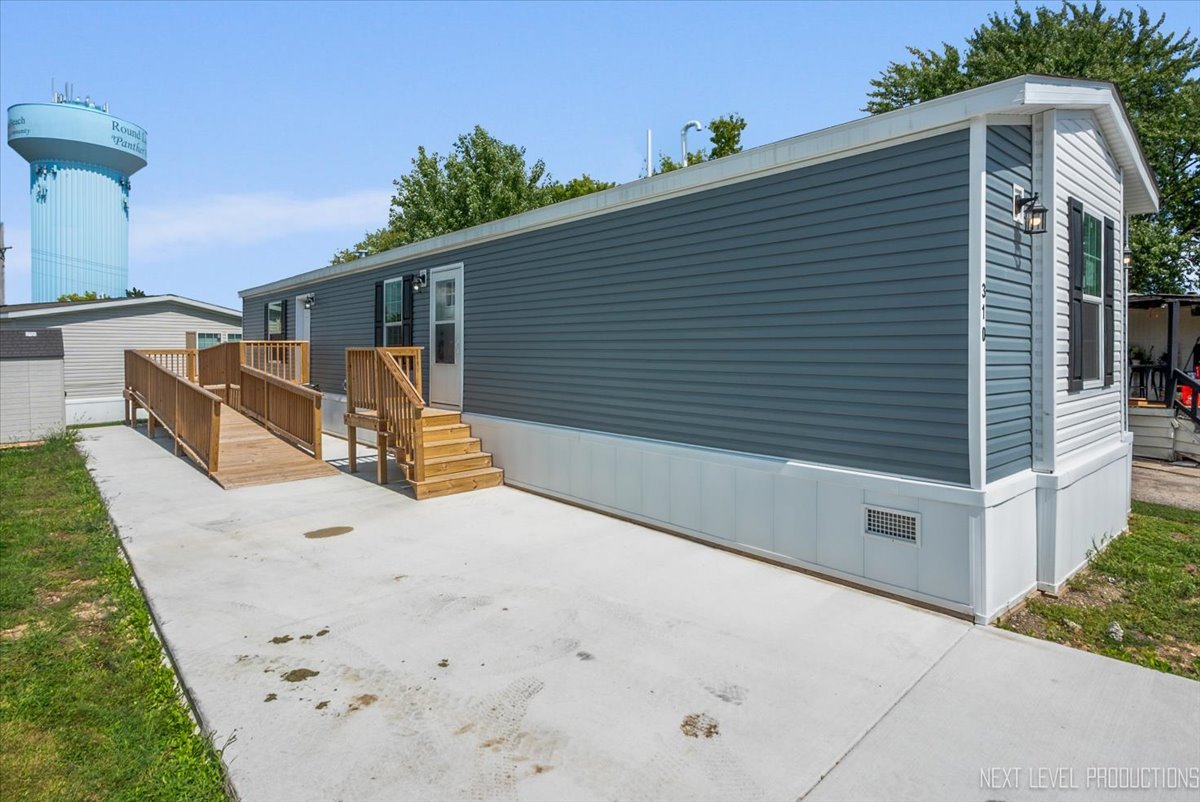 310 Apollo Court, Round Lake, IL 60073