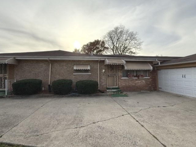 2732 Circle Drive, Markham, IL 60428