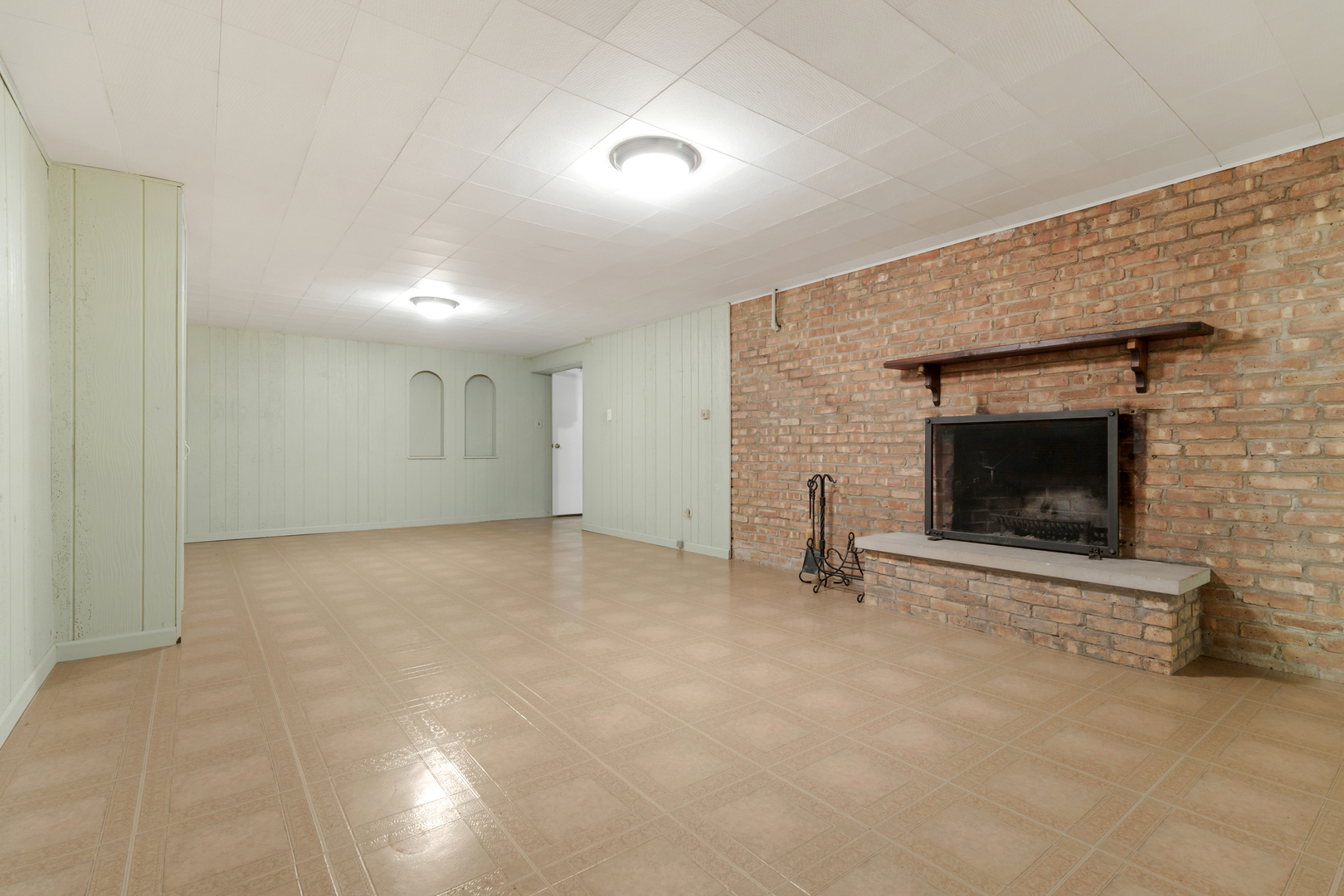 240 Scott Avenue, Glen Ellyn, IL 60137