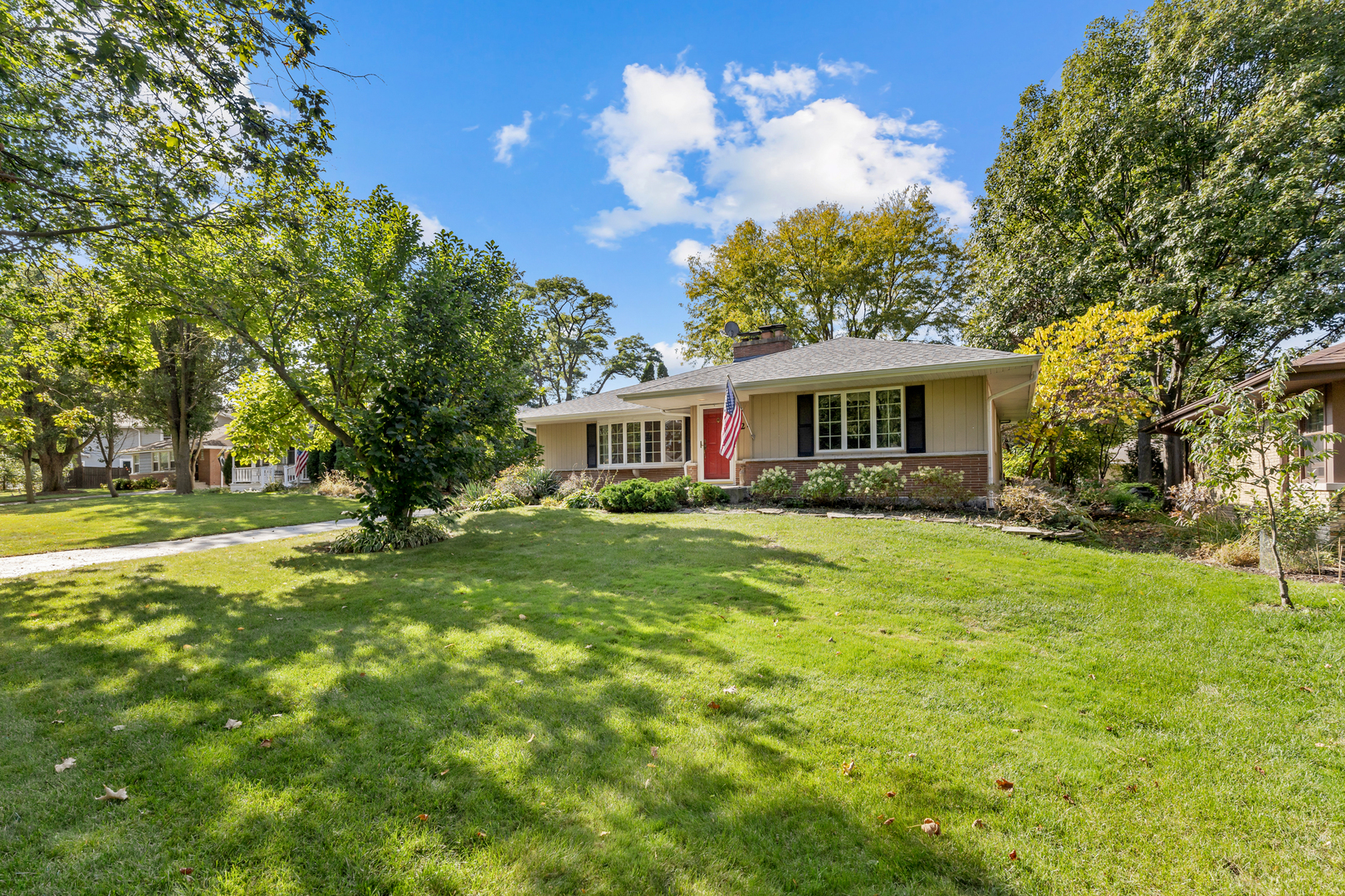 240 Scott Avenue, Glen Ellyn, IL 60137