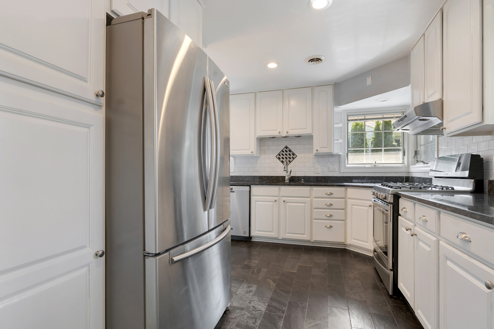 240 Scott Avenue, Glen Ellyn, IL 60137