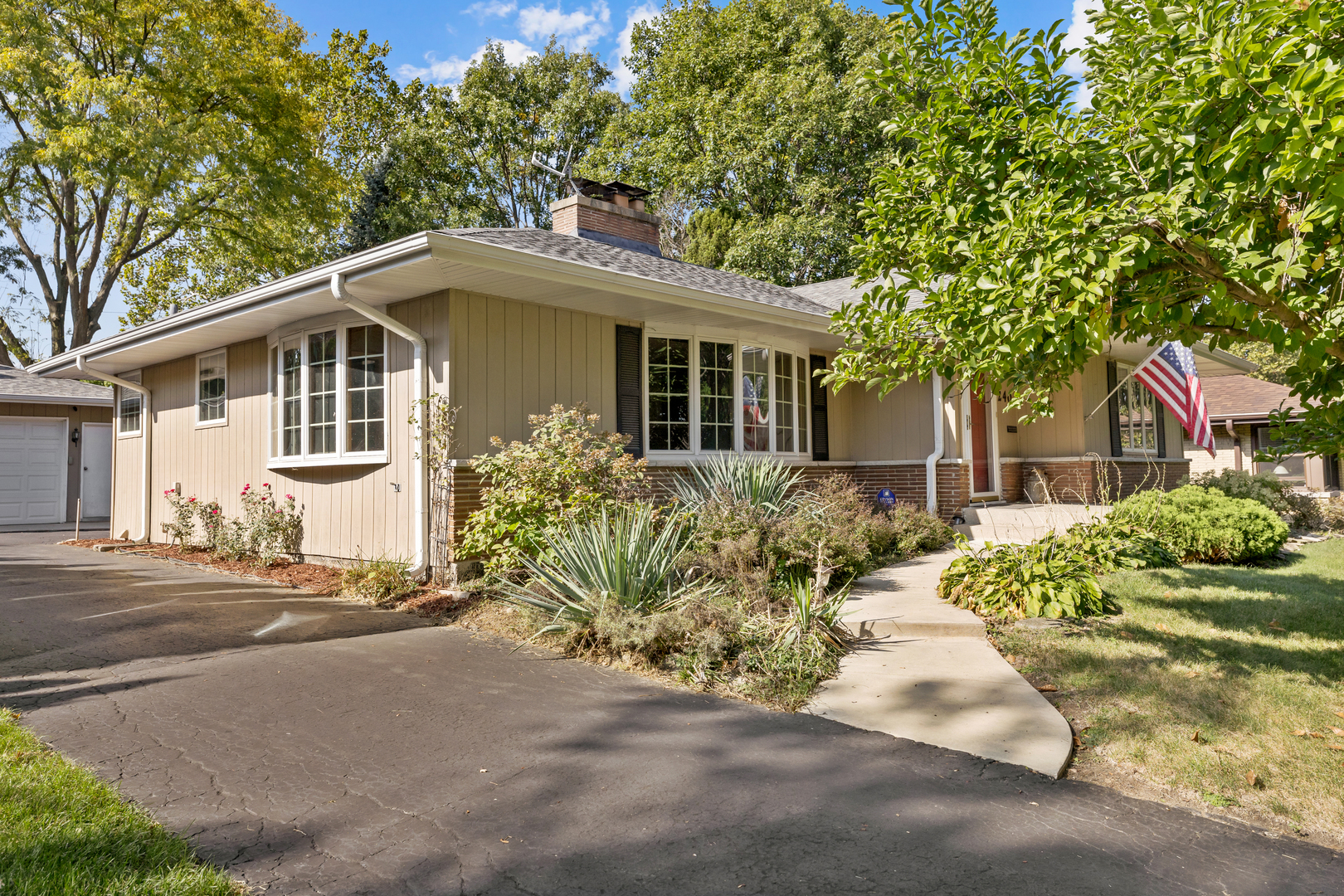 240 Scott Avenue, Glen Ellyn, IL 60137