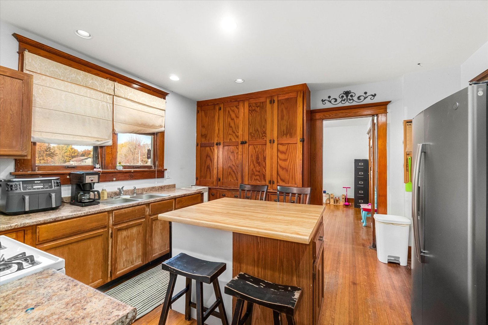 305 W Park Avenue, Sheridan, IL 60551