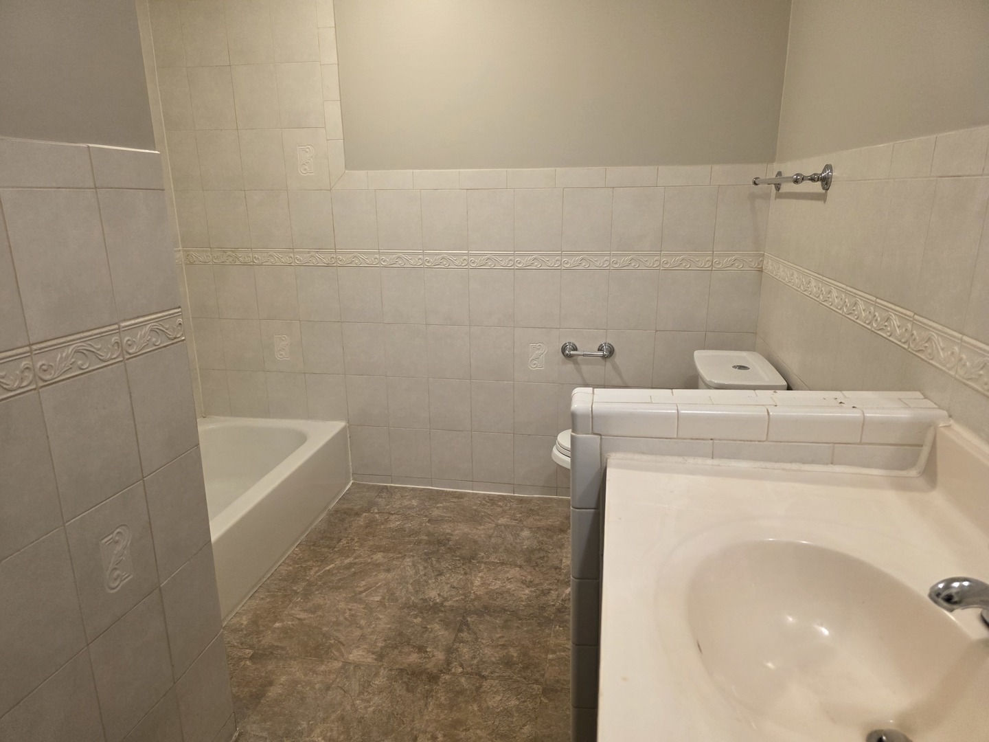 9S110 S Frontage Road #205, Willowbrook, IL 60527