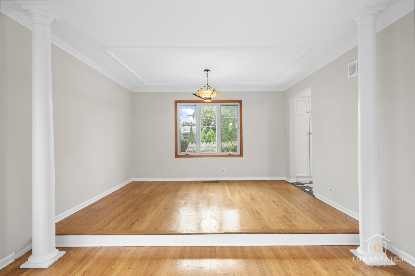 445 W Dorset Avenue, Palatine, IL 60067