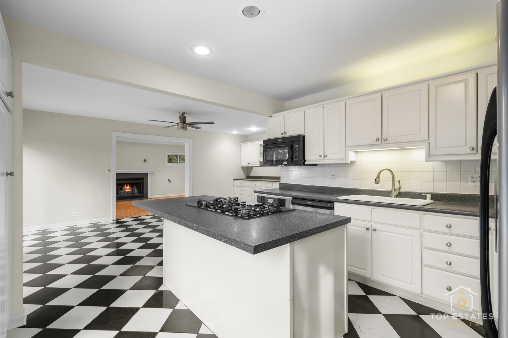 445 W Dorset Avenue, Palatine, IL 60067