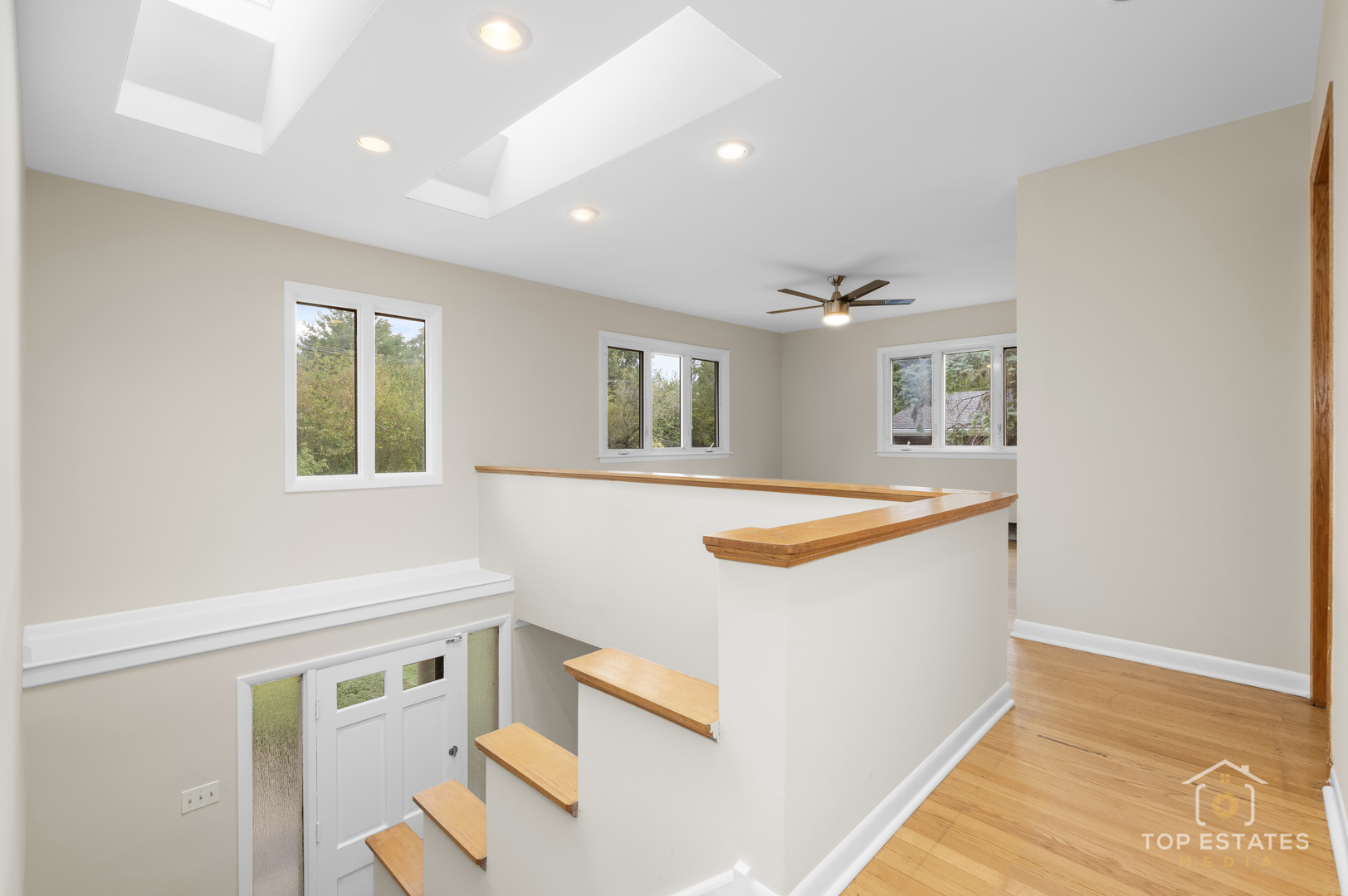 445 W Dorset Avenue, Palatine, IL 60067