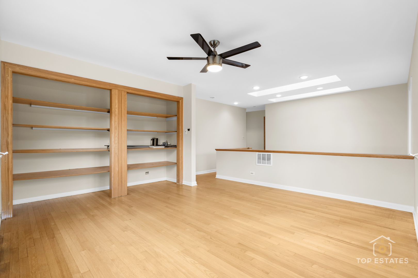 445 W Dorset Avenue, Palatine, IL 60067