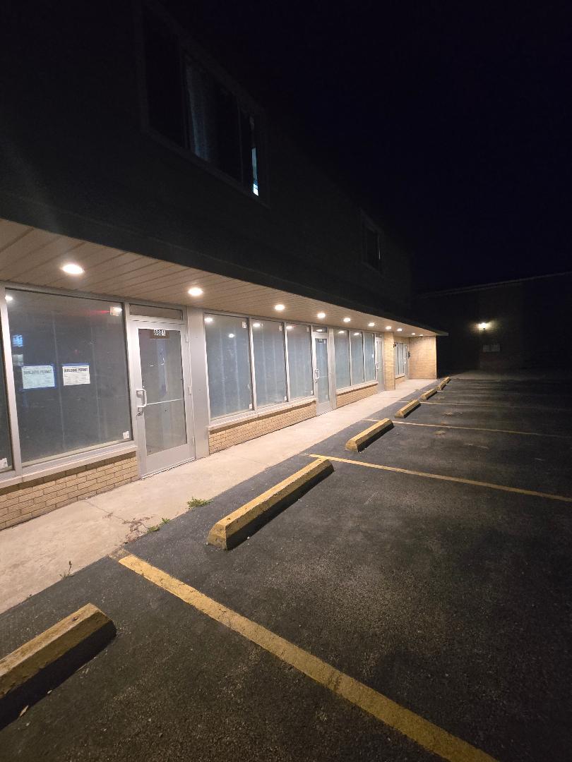 8801 S Roberts Road, Hickory Hills, IL 60457