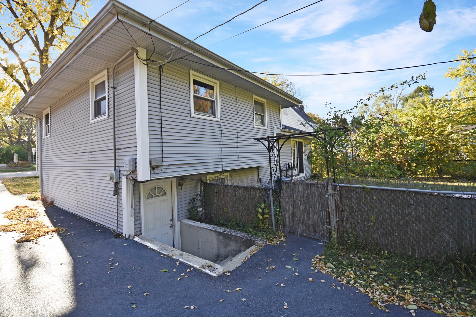 916 Lacey Avenue, Lisle, IL 60532