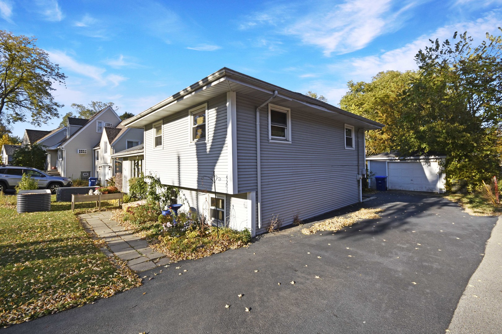 916 Lacey Avenue, Lisle, IL 60532