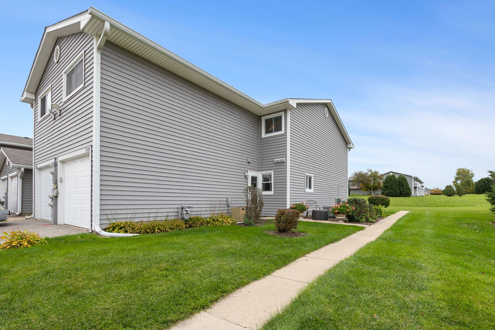 17438 W Walnut Lane, Gurnee, IL 60031