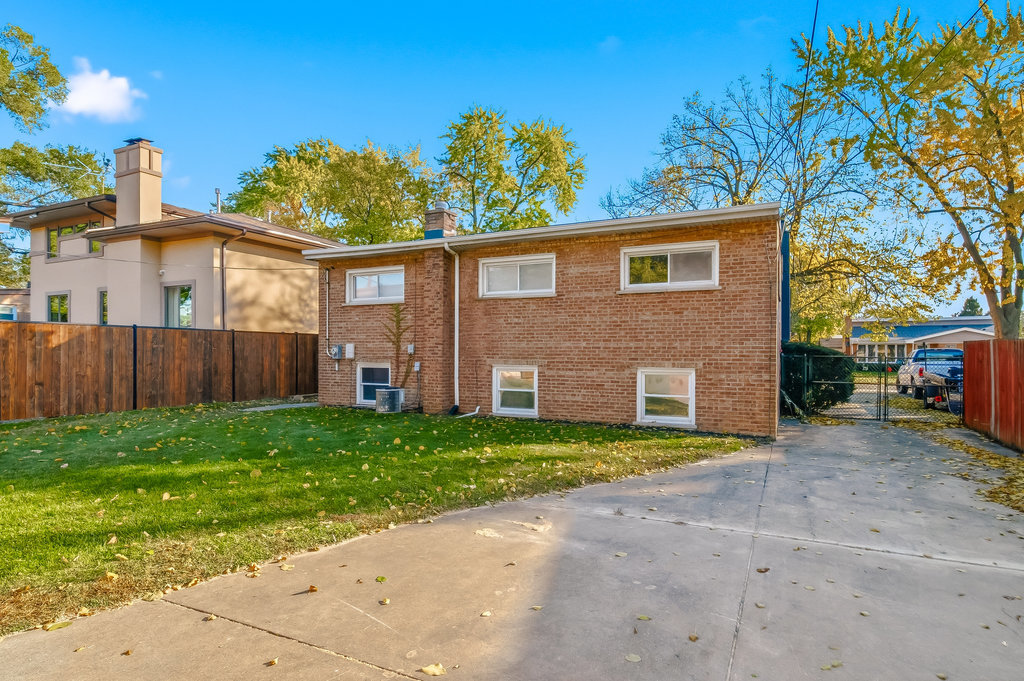 4024 W 106th Street, Oak Lawn, IL 60453