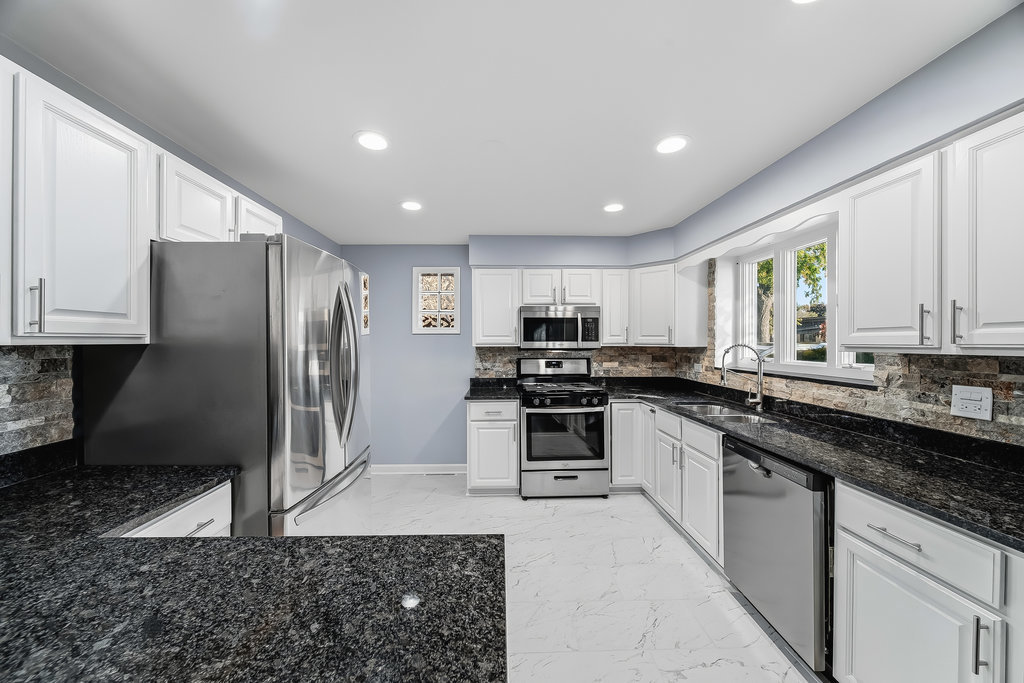 4024 W 106th Street, Oak Lawn, IL 60453