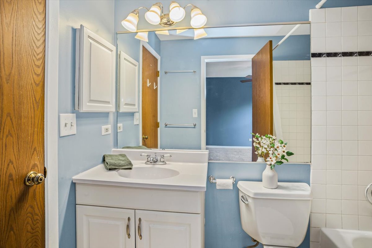 27W229 Providence Lane, Winfield, IL 60190