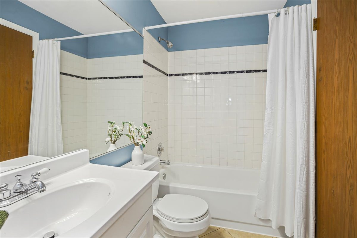 27W229 Providence Lane, Winfield, IL 60190