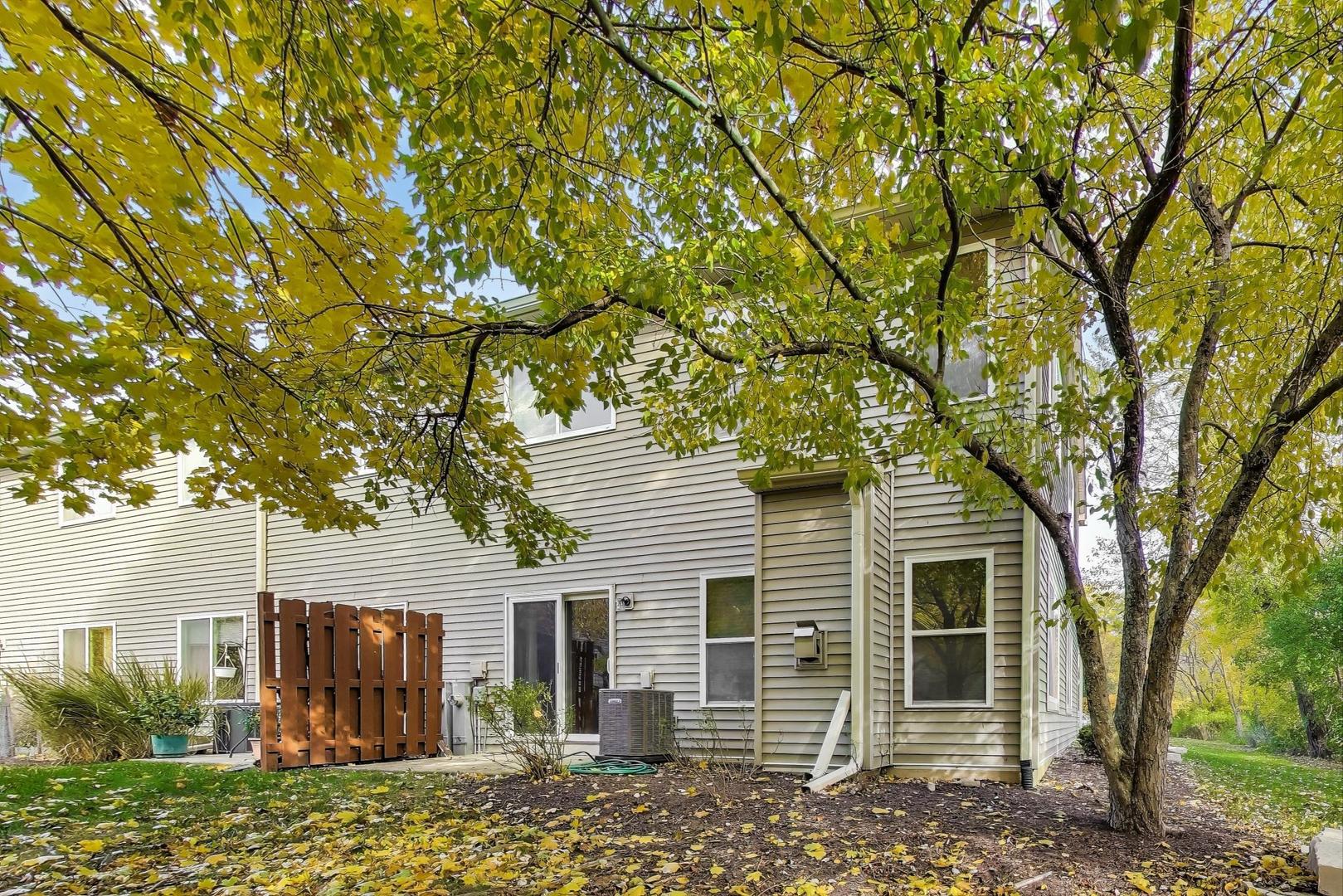 2271 Stoughton Circle, Aurora, IL 60502