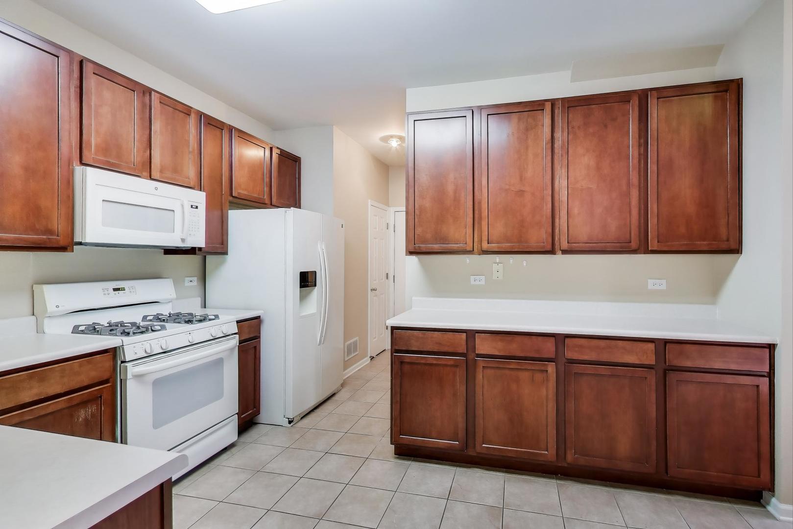 2271 Stoughton Circle, Aurora, IL 60502