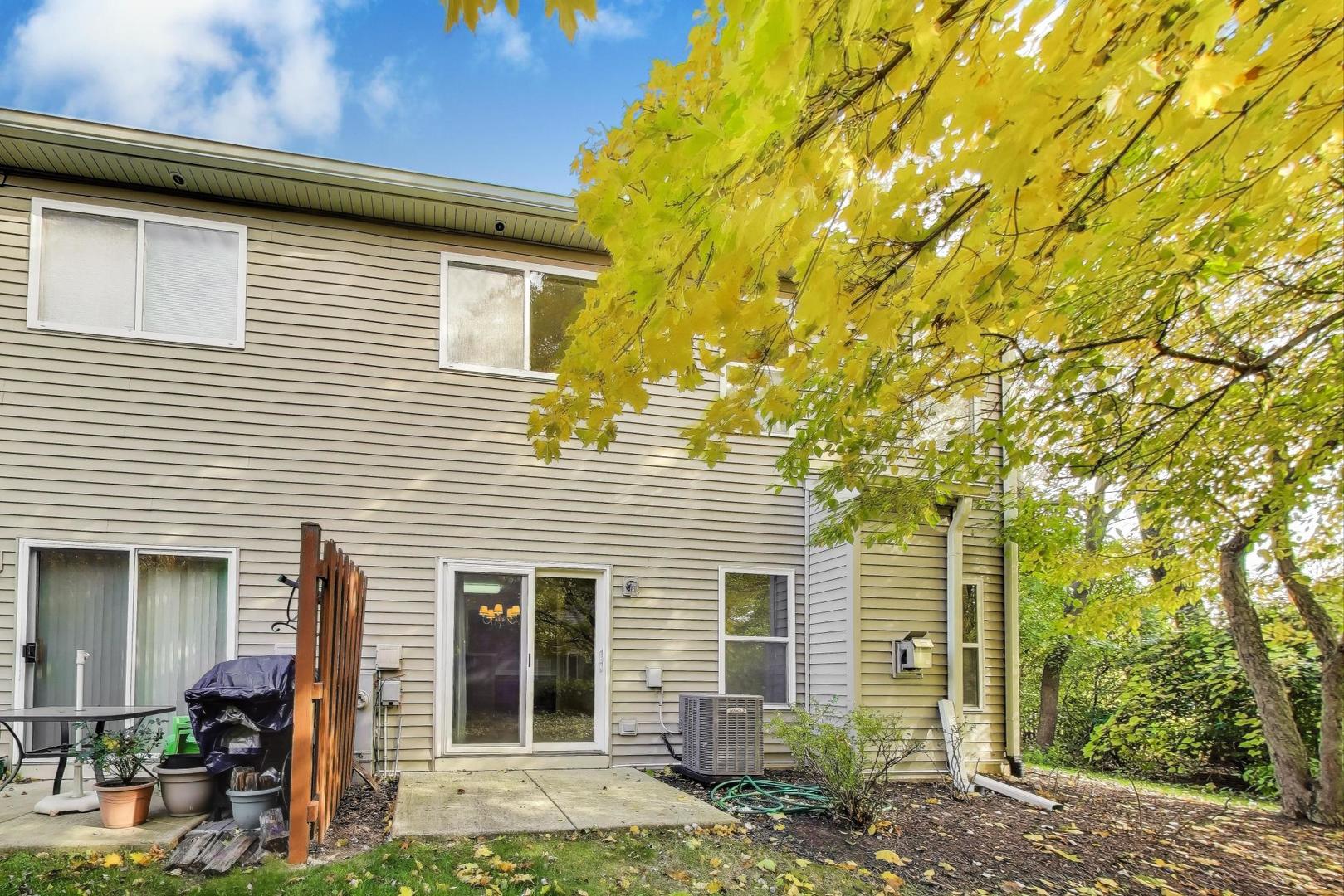 2271 Stoughton Circle, Aurora, IL 60502