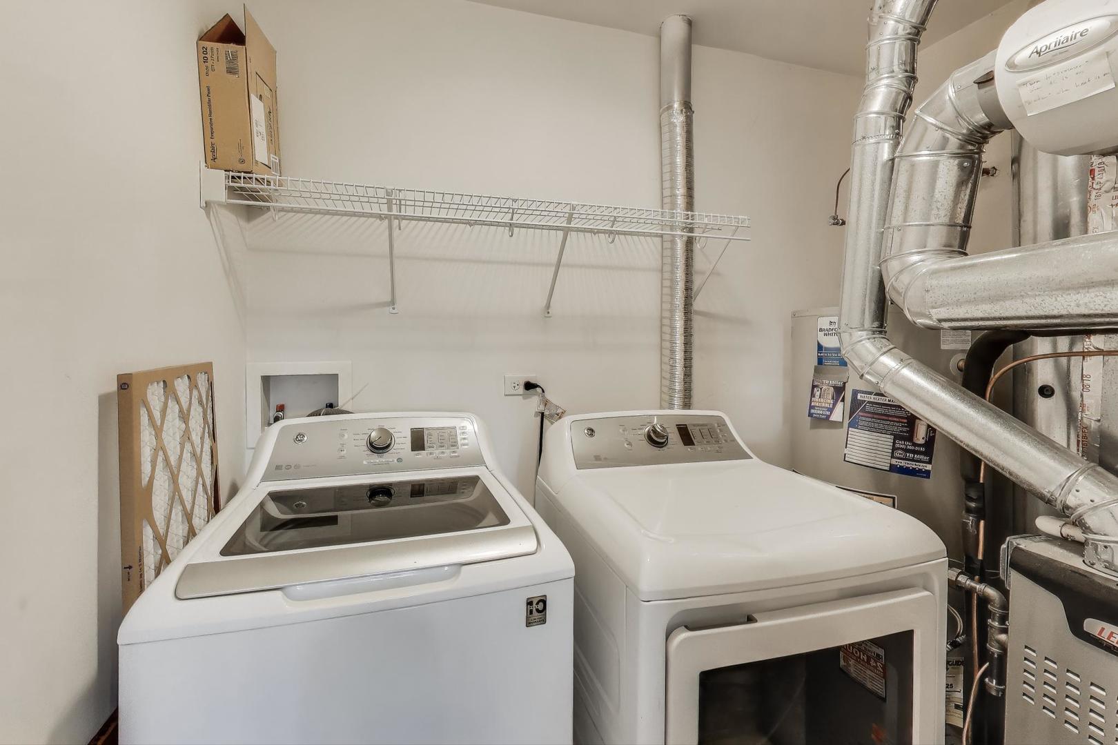 2271 Stoughton Circle, Aurora, IL 60502