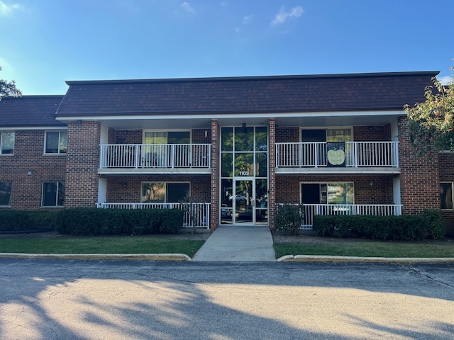 1102 Westover Lane #1-C, Schaumburg, IL 60193