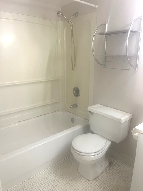 1102 Westover Lane #1-C, Schaumburg, IL 60193