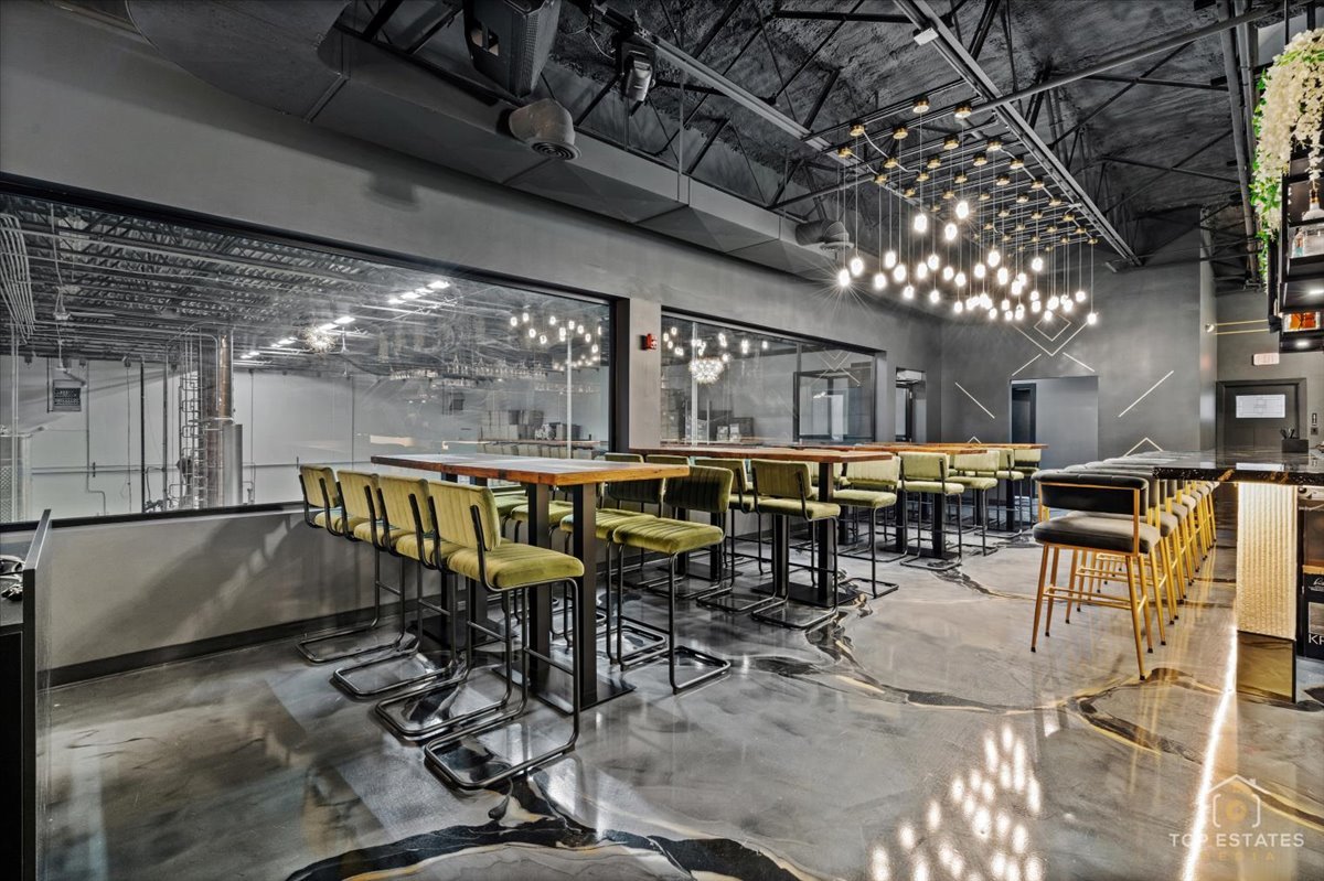 2281 Foster Avenue, Wheeling, IL 60090