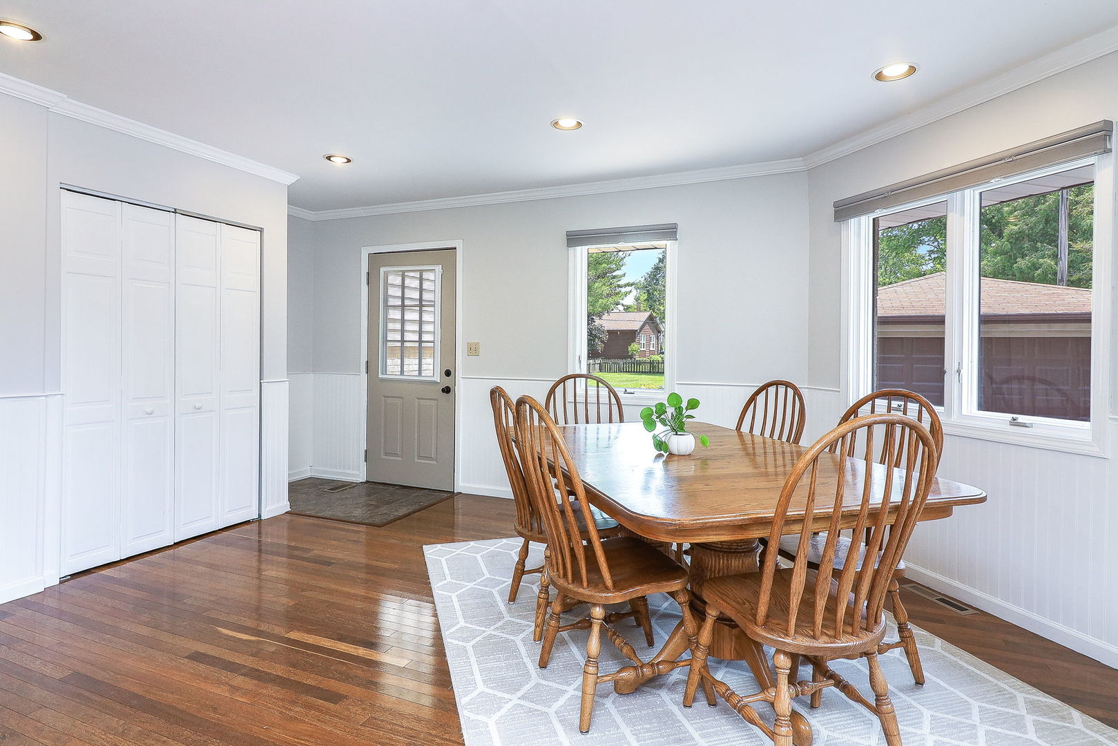 6805 High Road, Darien, IL 60561