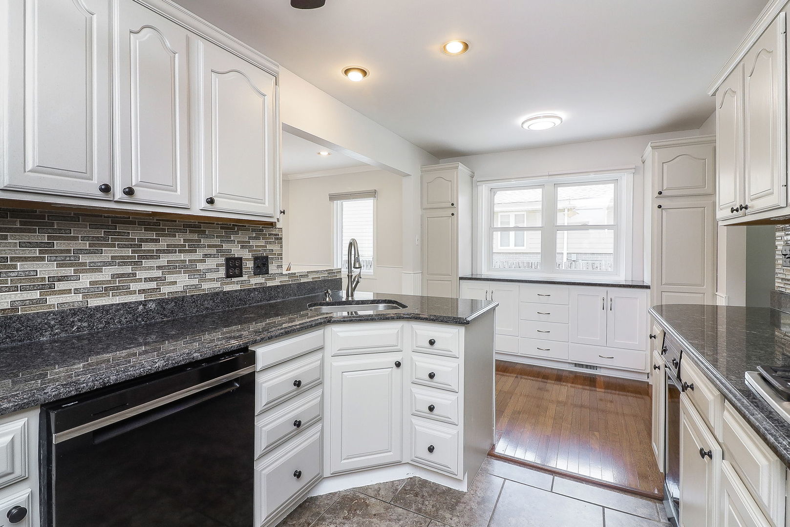 6805 High Road, Darien, IL 60561