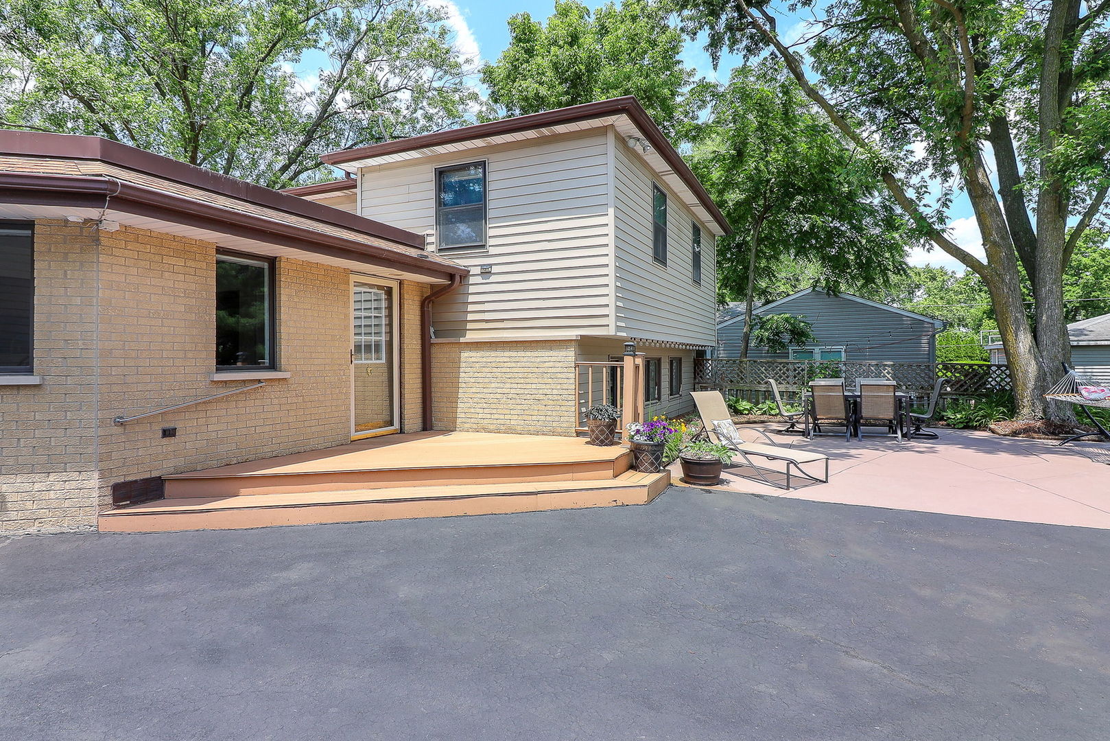 6805 High Road, Darien, IL 60561