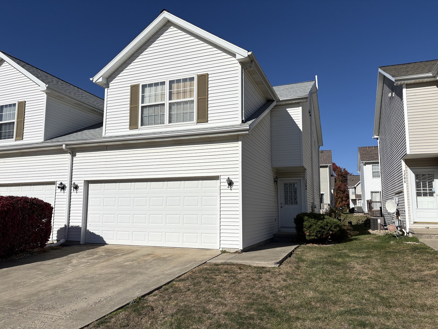 1204 Colonial Avenue, Bloomington, IL 61701