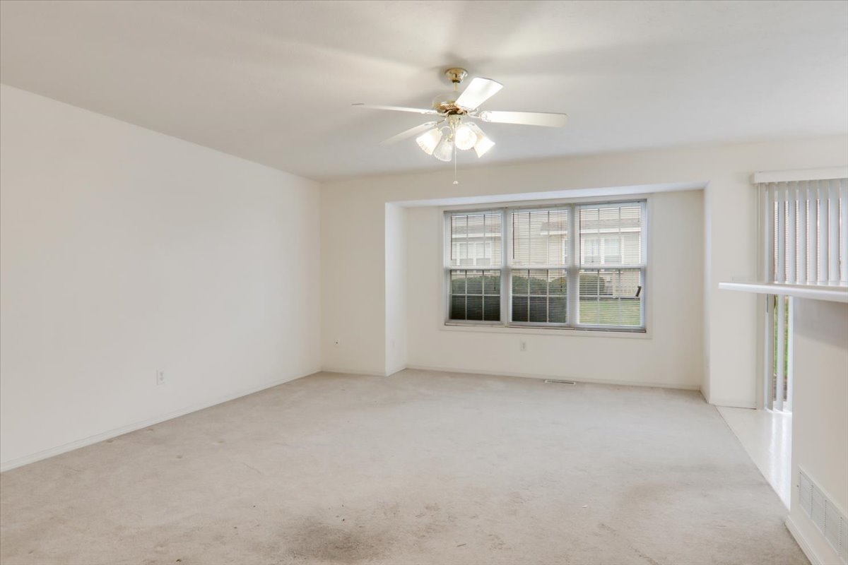 1204 Colonial Avenue, Bloomington, IL 61701