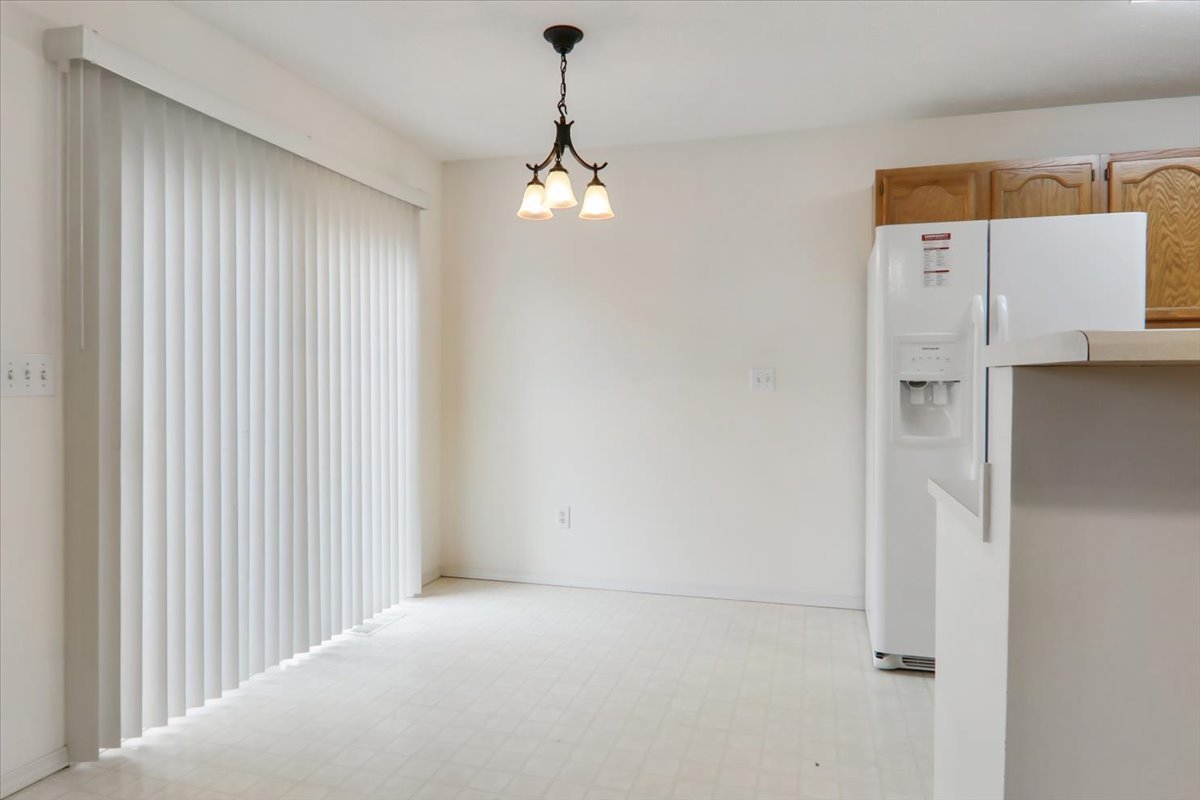 1204 Colonial Avenue, Bloomington, IL 61701