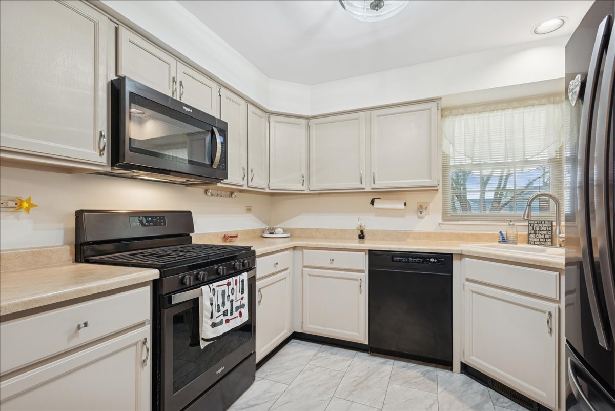 1445 Greens Court #1445, Glendale Heights, IL 60139