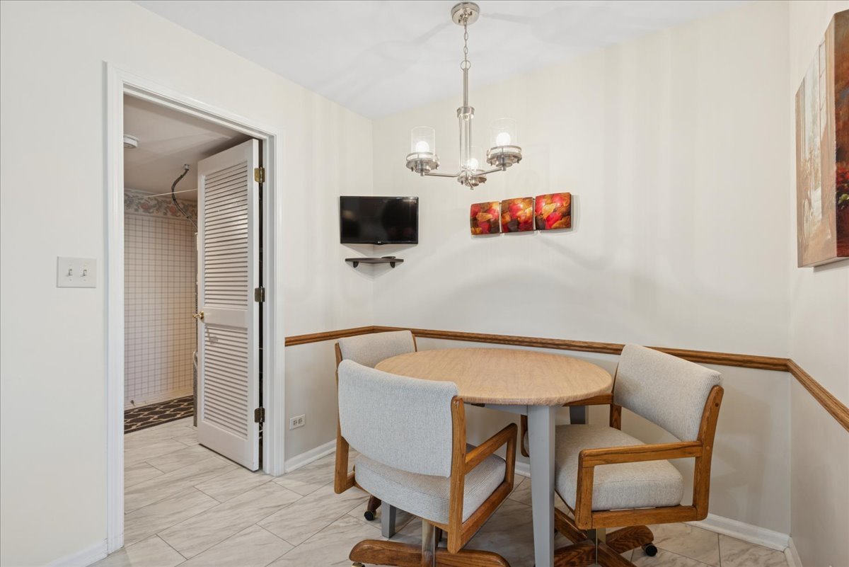 1445 Greens Court #1445, Glendale Heights, IL 60139