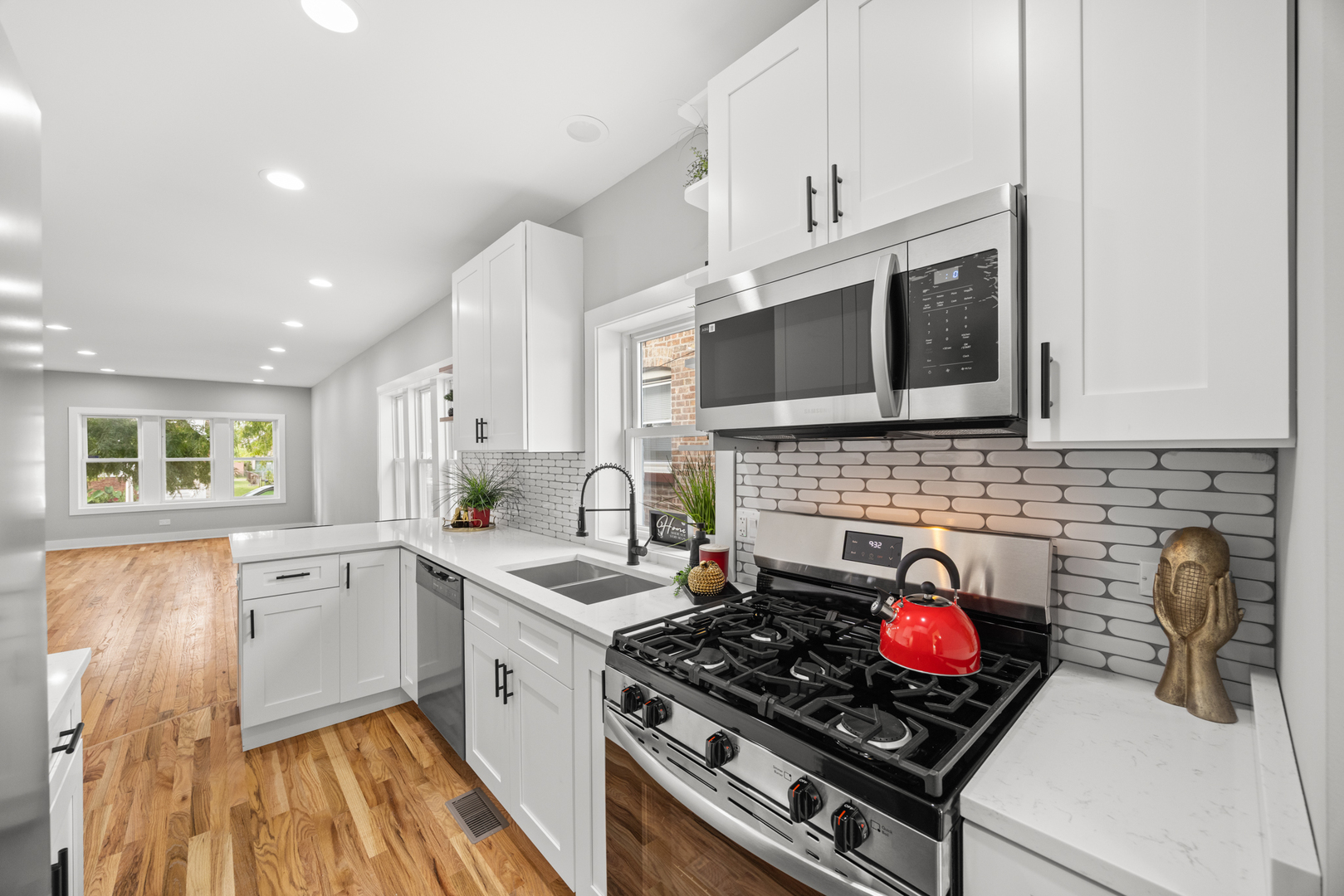 21 E 140th Court, Riverdale, IL 60827