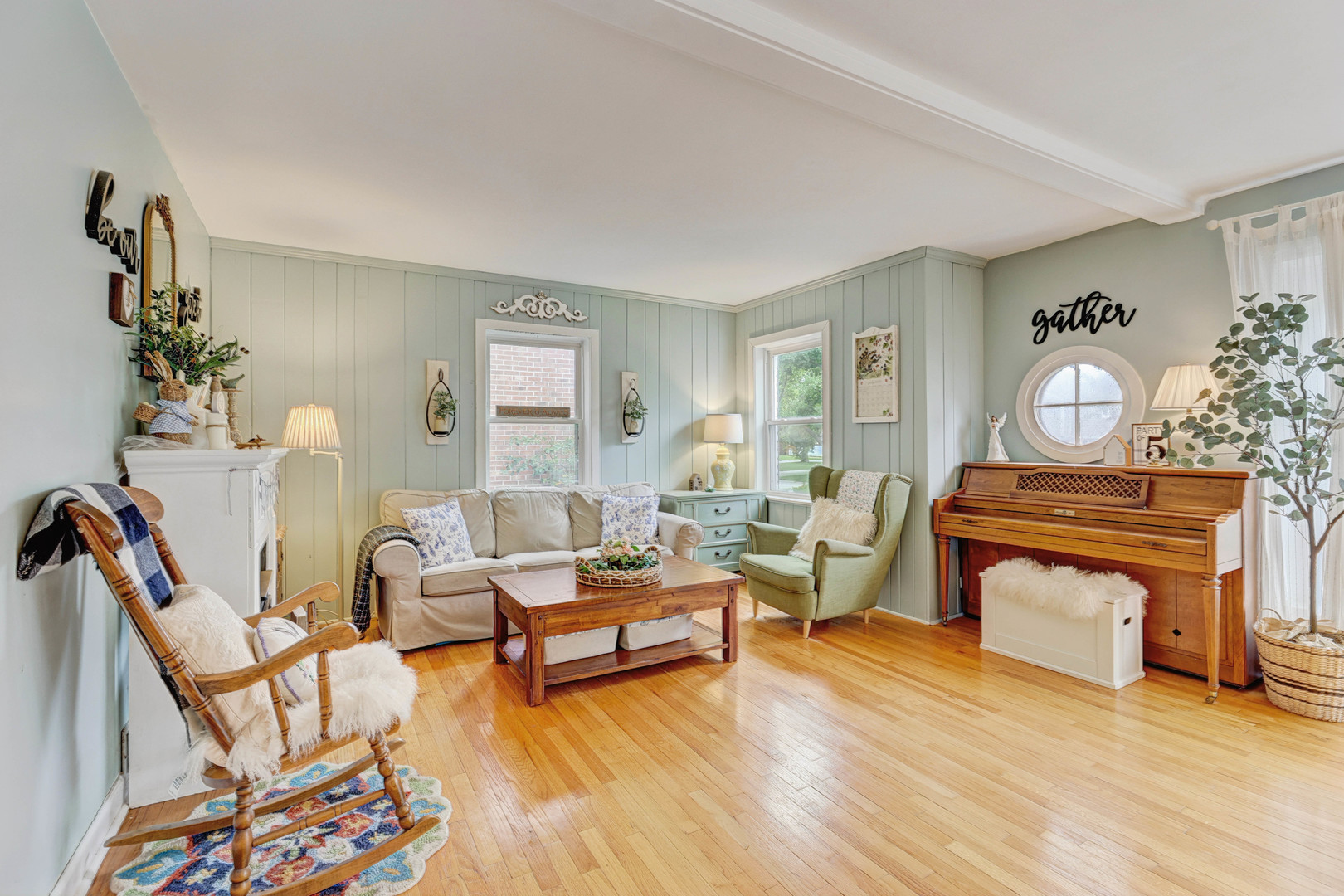 832 Sylviawood Avenue, Park Ridge, IL 60068