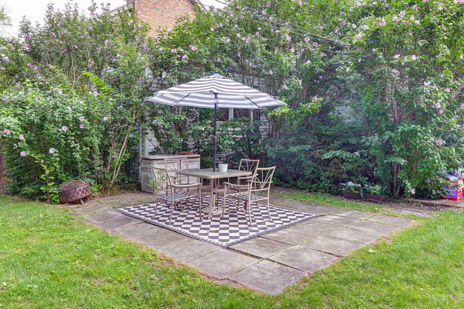 832 Sylviawood Avenue, Park Ridge, IL 60068