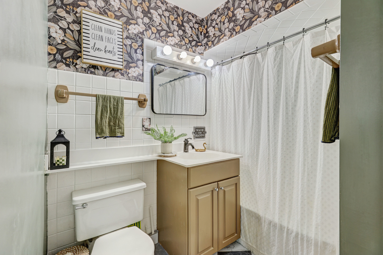 832 Sylviawood Avenue, Park Ridge, IL 60068