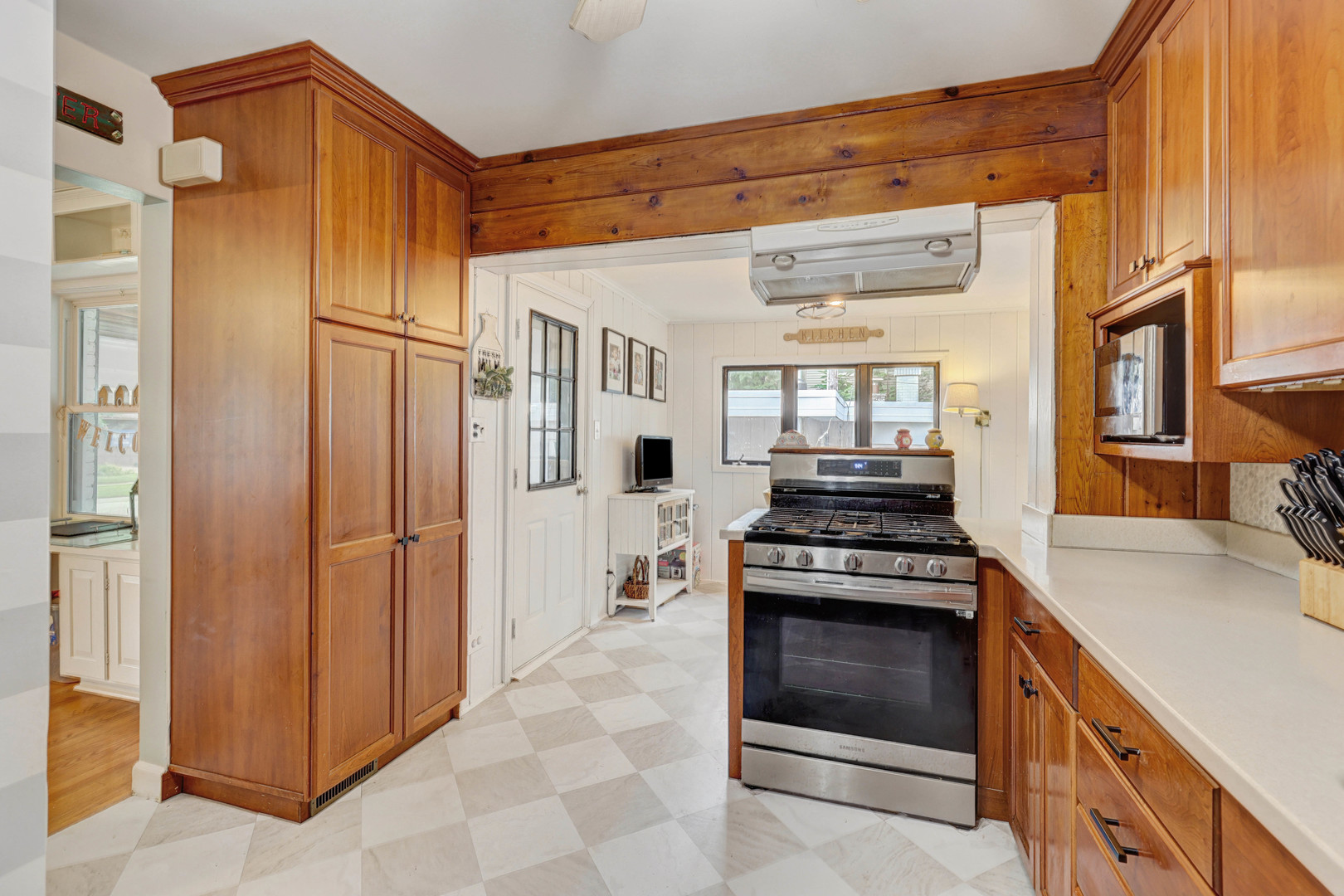 832 Sylviawood Avenue, Park Ridge, IL 60068